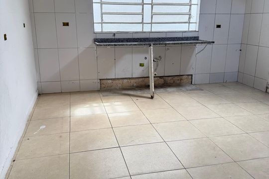 Cozinha de casa à venda com 4 quartos, 233m² em Vila Margarida, São Paulo