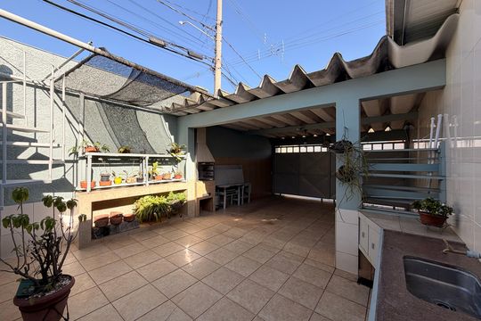 Quintal com Churrasqueira e garagem de casa para alugar com 3 quartos, 174m² em Vila de Vecchi, Jundiaí