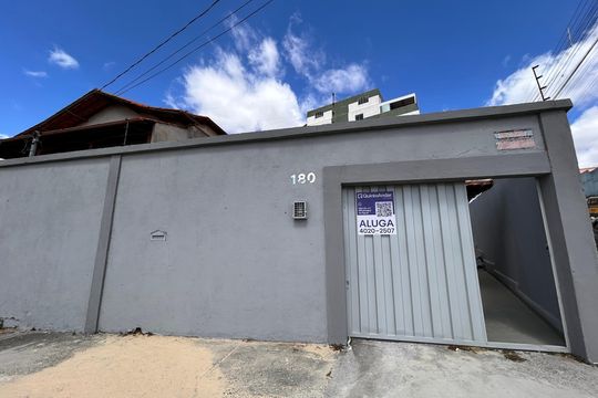 Casa para alugar com 4 quartos, 180m² em Arvoredo, Contagem