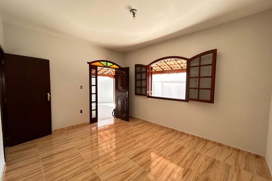 Casa para alugar com 4 quartos, 180m² em Arvoredo, Contagem