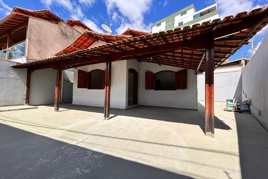 Casa para alugar com 4 quartos, 180m² em Arvoredo, Contagem