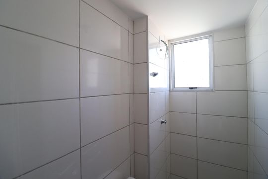 Banheiro Social de apartamento para alugar com 2 quartos, 45m² em Jardim Inconfidencia, Uberlândia