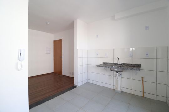Cozinha de apartamento para alugar com 2 quartos, 45m² em Jardim Inconfidencia, Uberlândia