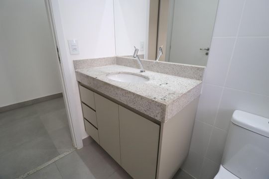Banheiro do Quarto 3 de apartamento para alugar com 3 quartos, 96m² em Gávea, Uberlândia