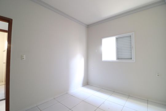 Quarto 1 de casa para alugar com 2 quartos, 52m² em Shopping Park, Uberlândia
