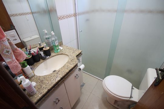 Banheiro de apartamento à venda com 3 quartos, 90m² em Novo Eldorado, Contagem
