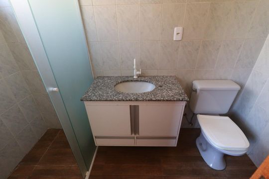 Banheiro da Suíte de apartamento para alugar com 2 quartos, 75m² em Residencial E Comercial Palmares, Ribeirão Preto