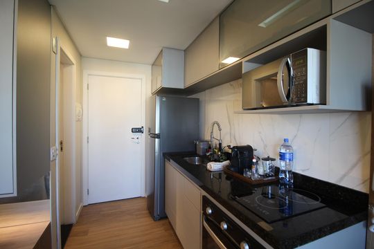 Cozinha de kitnet/studio para alugar com 1 quarto, 27m² em Indianópolis, São Paulo