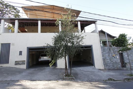 Fachada de casa à venda com 7 quartos, 543m² em Padre Eustáquio, Belo Horizonte