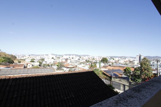 Vista de casa à venda com 7 quartos, 543m² em Padre Eustáquio, Belo Horizonte