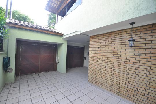 Garagem de casa à venda com 3 quartos, 124m² em Horto Florestal, São Paulo