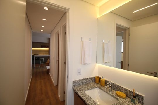 Banheiro de apartamento à venda com 3 quartos, 79m² em Petrópolis, Porto Alegre