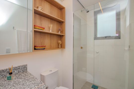 Banheiro da Suíte de apartamento à venda com 2 quartos, 64m² em Petrópolis, Porto Alegre