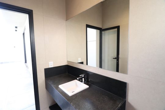 Banheiro Social de casa de condomínio para alugar com 3 quartos, 238m² em Jardim das Palmeiras, Uberlândia