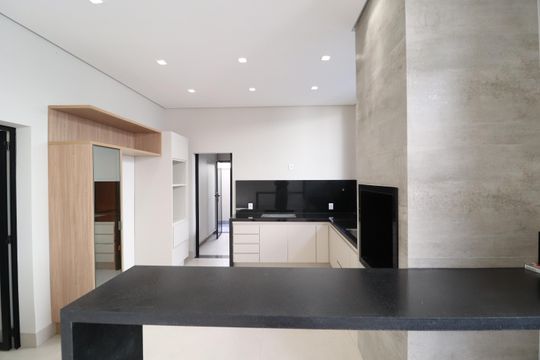 Cozinha de casa de condomínio para alugar com 3 quartos, 238m² em Jardim das Palmeiras, Uberlândia
