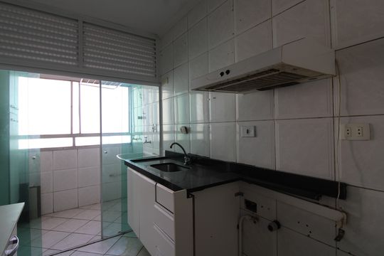 Cozinha de apartamento para alugar com 2 quartos, 55m² em Vila Marieta, São Paulo