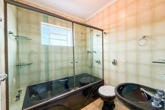 Banheiro de casa à venda com 3 quartos, 125m² em Vila Basileia, São Paulo