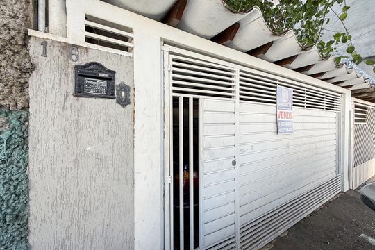 Fachada de casa à venda com 3 quartos, 125m² em Vila Basileia, São Paulo