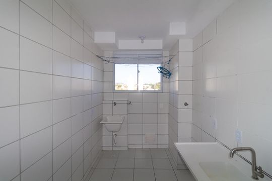 Cozinha de apartamento para alugar com 2 quartos, 43m² em Parque São Lourenço, São Paulo