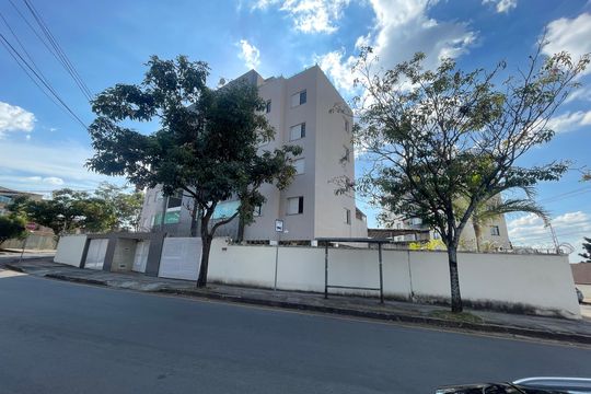 Fachada e portaria de apartamento à venda com 3 quartos, 80m² em Santa Helena, Belo Horizonte