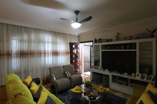 Casa para alugar com 3 quartos, 192m² em Vila Marieta, São Paulo