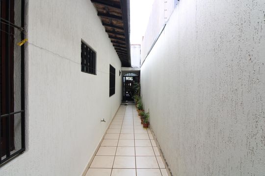 Corredor de casa para alugar com 3 quartos, 192m² em Vila Marieta, São Paulo