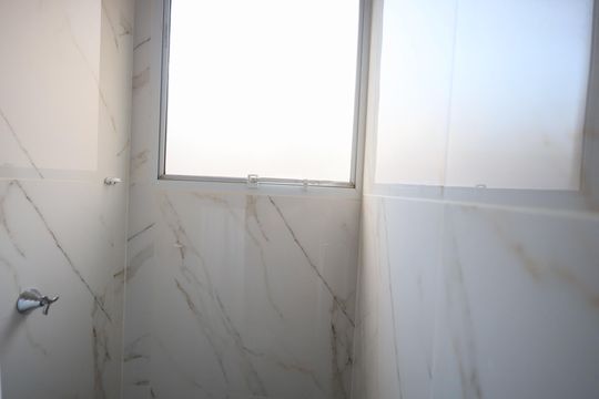 Banheiro de apartamento para alugar com 2 quartos, 40m² em Jardim do Lago, Osasco