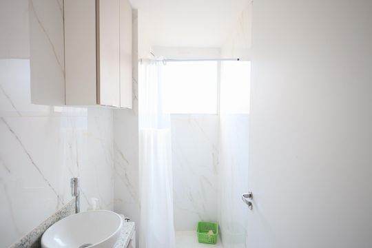 Banheiro de apartamento para alugar com 2 quartos, 40m² em Jardim do Lago, Osasco