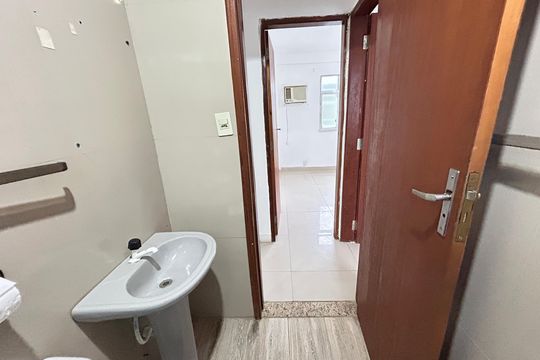 Banheiro de apartamento para alugar com 3 quartos, 58m² em Cascadura, Rio de Janeiro