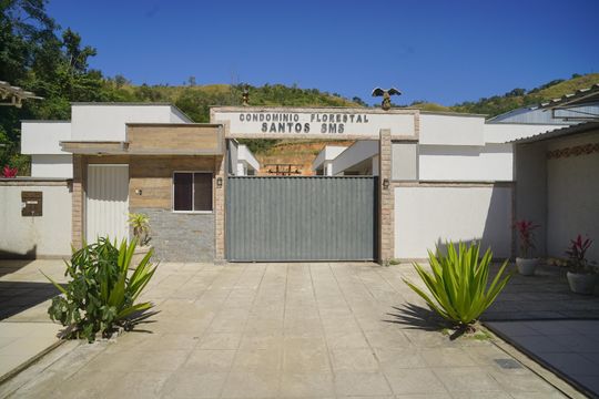 Fachada de casa de condomínio para alugar com 1 quarto, 60m² em Itapeba, Maricá