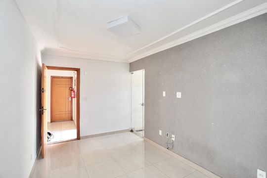 Sala de apartamento à venda com 2 quartos, 60m² em Parque Turistas, Contagem