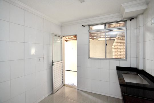 Cozinha e Área de Serviço de apartamento à venda com 2 quartos, 60m² em Parque Turistas, Contagem