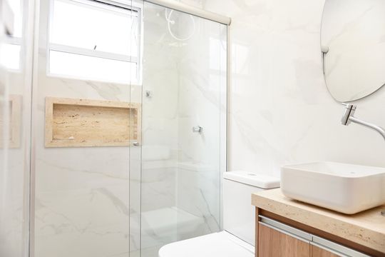 Suíte - Banheiro  de apartamento para alugar com 3 quartos, 120m² em Centro, Belo Horizonte