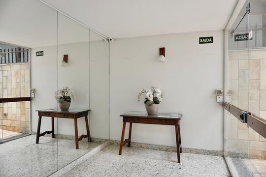 Hall de entrada de apartamento para alugar com 3 quartos, 120m² em Centro, Belo Horizonte