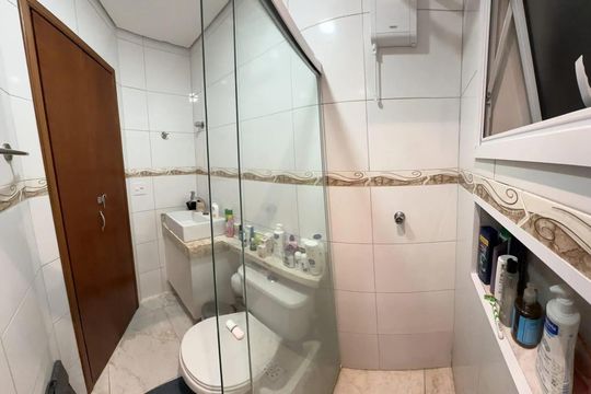 Banheiro de apartamento à venda com 2 quartos, 46m² em Vila Guiomar, Santo André