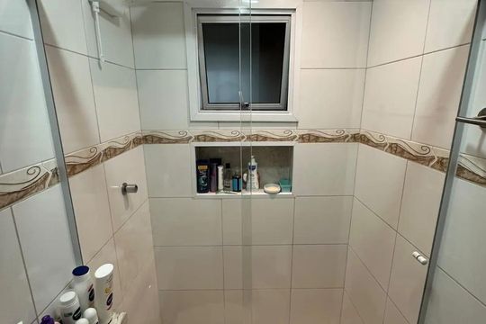 Banheiro de apartamento à venda com 2 quartos, 46m² em Vila Guiomar, Santo André