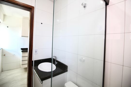 Banheiro de apartamento para alugar com 2 quartos, 41m² em Vila Marieta, São Paulo