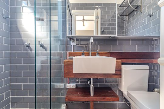 Banheiro de apartamento para alugar com 1 quarto, 40m² em Rio Branco, Porto Alegre
