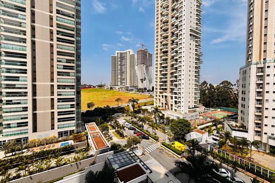 Vista varanda suíte 1 de apartamento para alugar com 4 quartos, 258m² em Alphaville Empresarial, Barueri