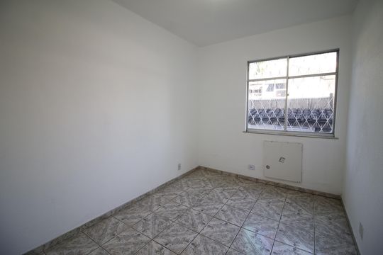 Quarto 2 de apartamento para alugar com 2 quartos, 50m² em Taquara, Rio de Janeiro