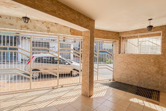 Garagem  de casa para alugar com 3 quartos, 90m² em Vila Londrina, São Paulo