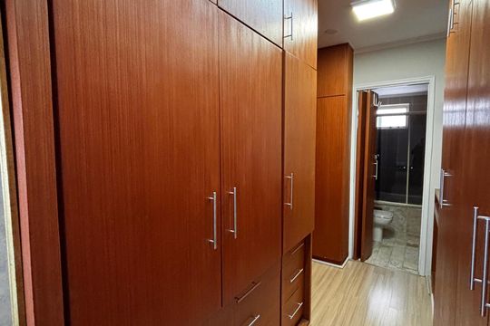 Closet de apartamento à venda com 2 quartos, 94m² em Alphaville, Barueri