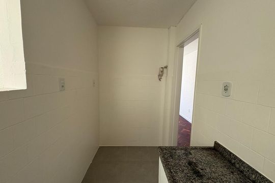 Cozinha de apartamento à venda com 2 quartos, 60m² em Cubango, Niterói