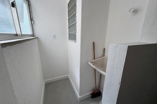 Área de serviço de apartamento à venda com 2 quartos, 60m² em Cubango, Niterói