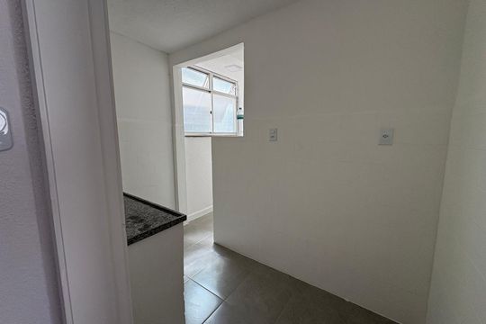 Cozinha de apartamento à venda com 2 quartos, 60m² em Cubango, Niterói