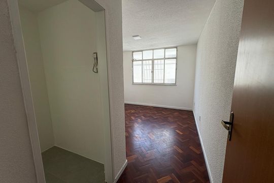 Sala de apartamento à venda com 2 quartos, 60m² em Cubango, Niterói