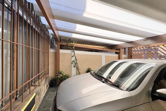 Garagem de casa à venda com 3 quartos, 113m² em Vila Bancaria Munhoz, São Paulo