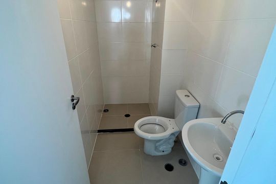 Banheiro de apartamento à venda com 2 quartos, 35m² em Santo Amaro, São Paulo