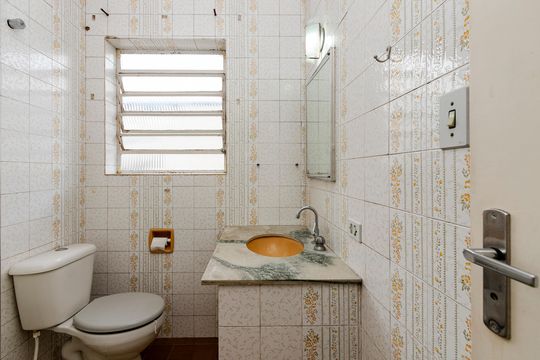 Banheiro de kitnet/studio para alugar com 1 quarto, 35m² em Santo Amaro, São Paulo