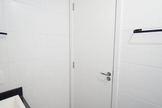 Banheiro da Suíte de apartamento para alugar com 1 quarto, 28m² em Jardim Itacolomi, São Paulo